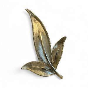 BSK Leaves Brooch Light Gold Tone Stylized Leaves Fairy Elf Forest Vintage